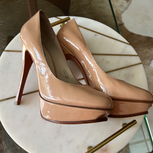 Vera Wang Lavender patent leather platforms - Picture 4 of 12